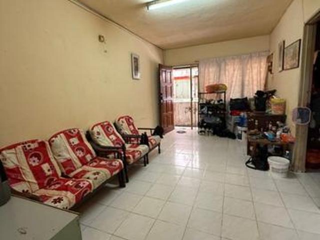 Ampang Mewah Flat with 1 car parking Near Pandan Cahaya LRT