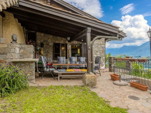 AMPIA VILLA 7 LOCALI CON SPLENDIDA VISTA LAGO A CIMO BIOGGIO