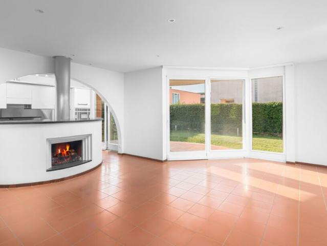 AMPIA VILLA UNIFAMILIARE 5.5 LOCALI CON GIARDINO A BEDANO