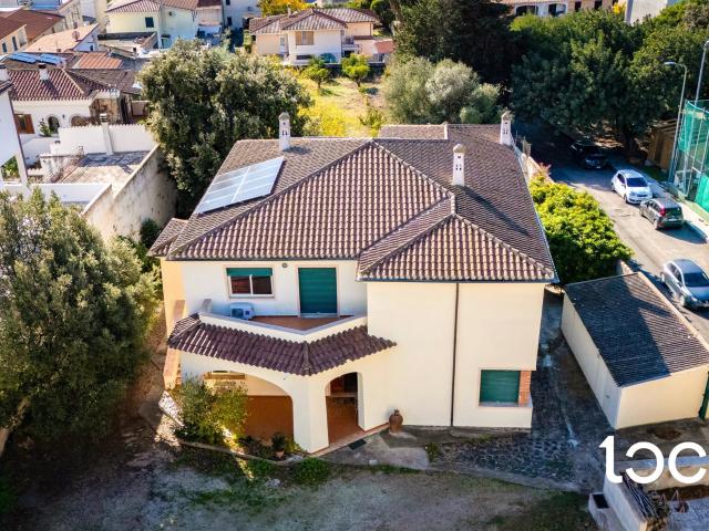 Ampia villa indipendente con tre unità abitative 567m² Orosei