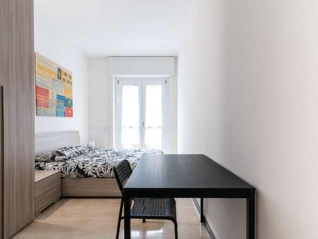 Ampia camera in affitto, appartamento con 4 camere da letto, Stadera