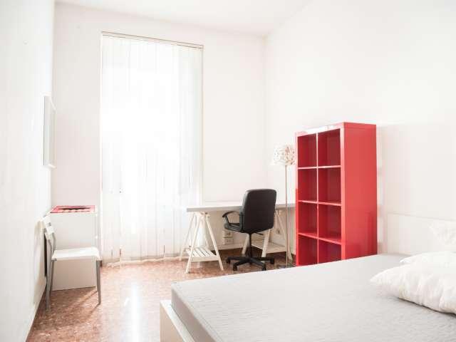 Ampia camera in appartamento con 4 camere da letto a Pinciano, Roma