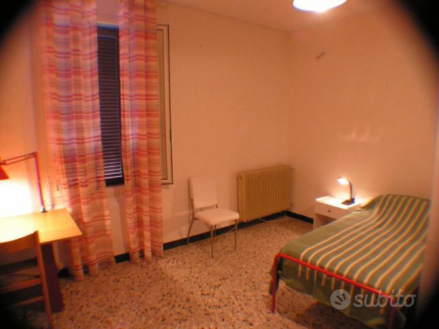 Ampia camera singola di circa mq 17 in centro stor