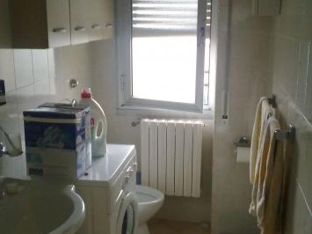AMPIA CAMERA SINGOLA IN ZONA SERVITISSIMA