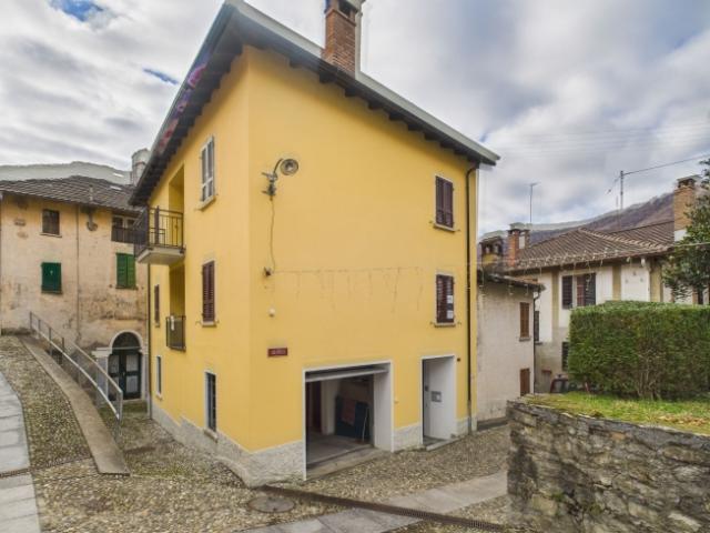 Ampia casa indipendente di 5 locali a Breggia Bruzella