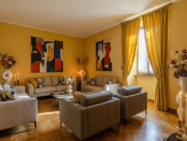 AMPIA CASA STORICA DI 8.5 LOCALI DA RINNOVARE A CASTELROTTO
