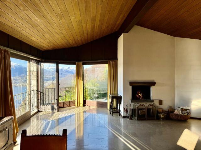 AMPIA CASA 4.5 LOCALI CON SPETTACOLARE VISTA LAGO AD AROGNO