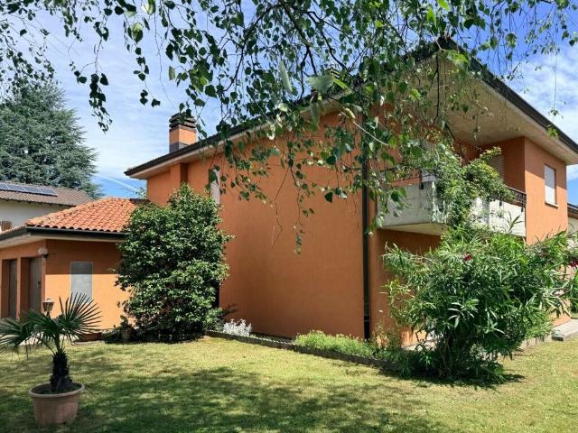 AMPIA E BELLA CASA 6 LOCALI CON GROTTINO A GENESTRERIO