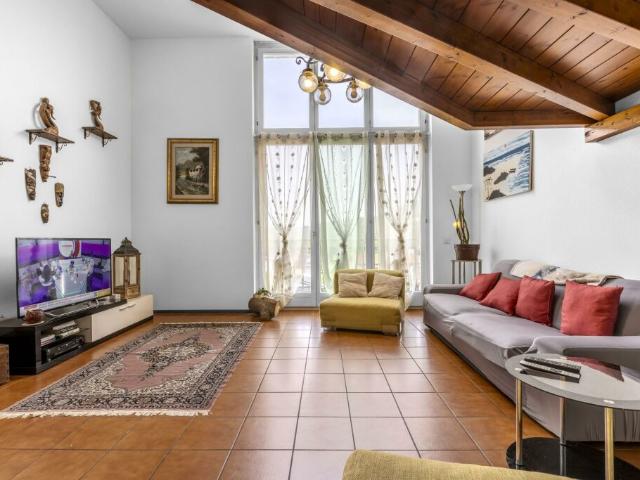 AMPIA E LUMINOSA CASA 4.5 LOCALI CON GIARDINO A SESEGLIO