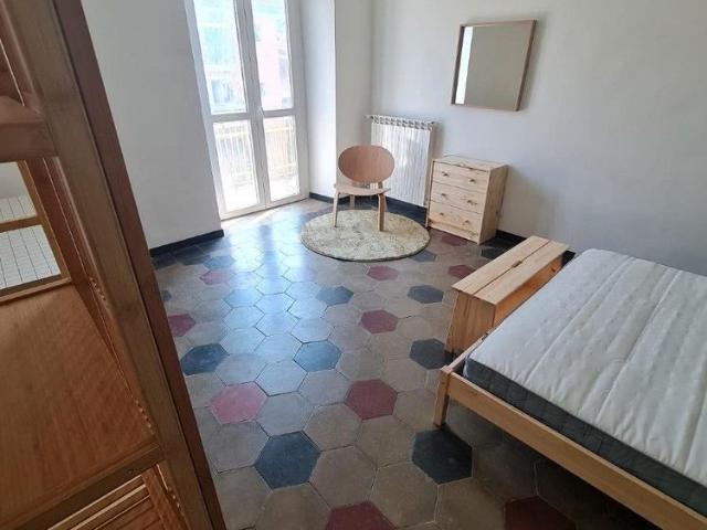 Ampia stanza comoda per studentesse