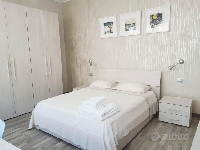 Ampia stanza con Bagno Privato Zona Certosa