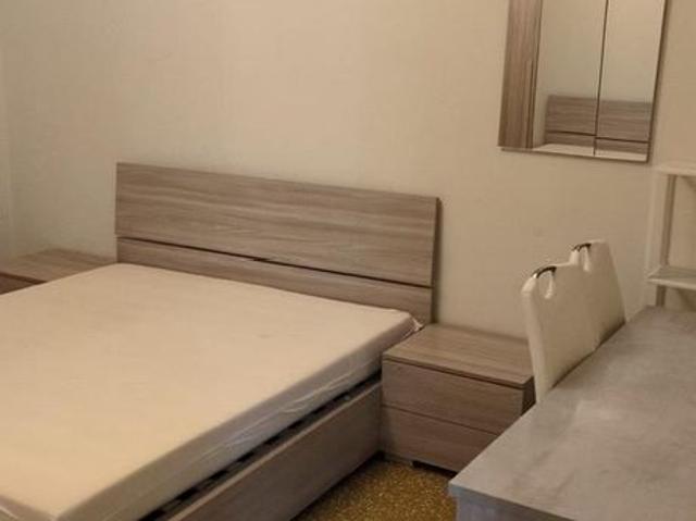 Ampia stanza matrimoniale ad uso singola in centro