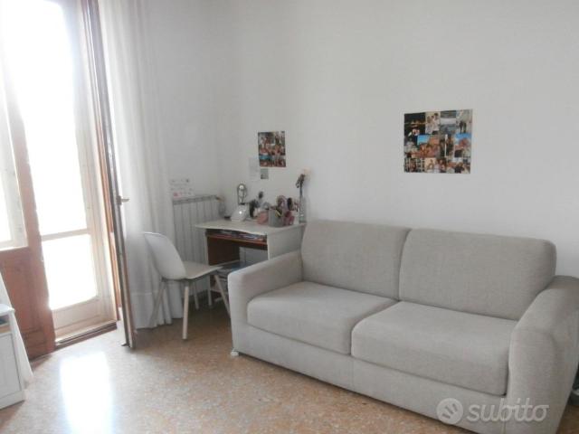 Ampia stanza singola zona novoli