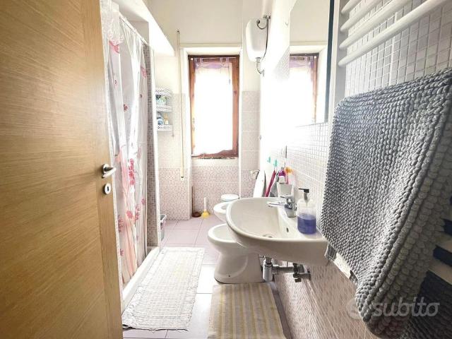 Ampia stanza zona giardinetti\torvergata