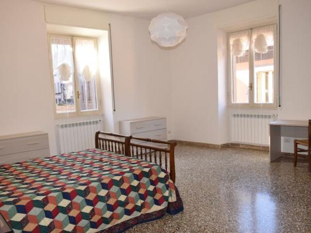 AMPIE CAMERE IN AFFITTO PER STUDENTI
