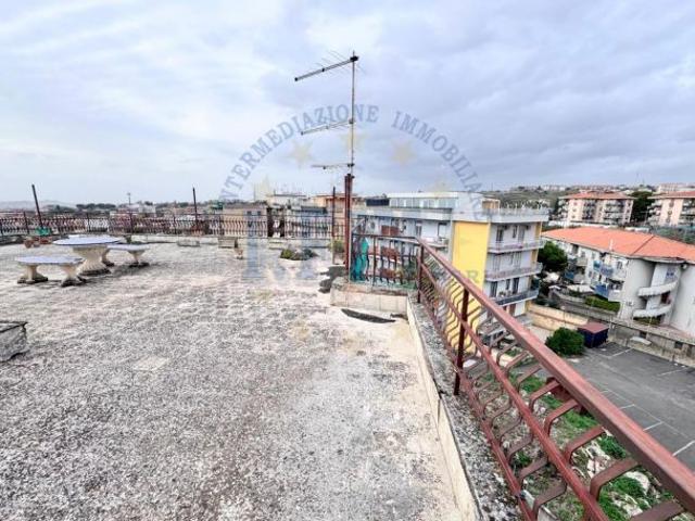 Ampio 2,5 vani con terrazza a gravina zona S. Paolo