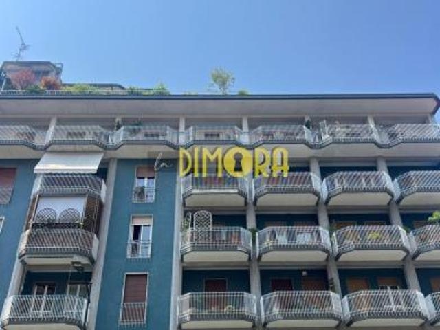 AMPIO 3 LOCALI CON TERRAZZO