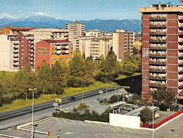 Ampio trilocale con balcone 900eu Cinisello Balsamo