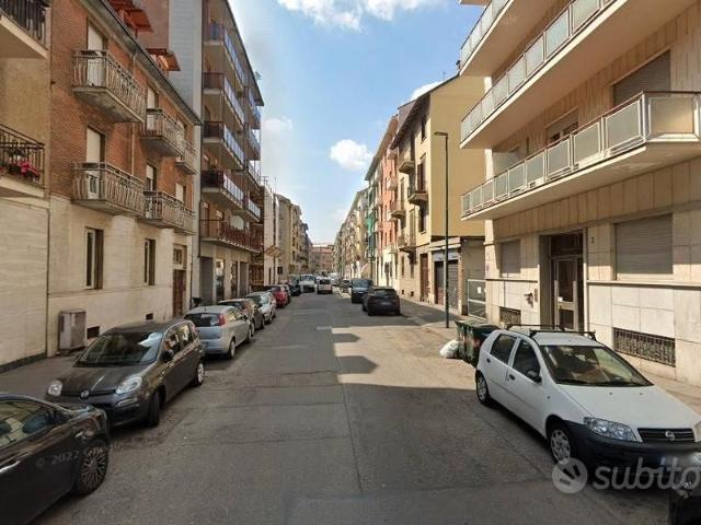 Ampio trilocale con terrazzino Via romolo gessi