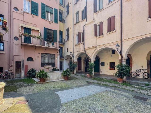 Ampio trilocale in Corso Mameli
