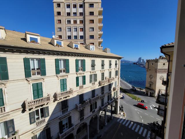 Ampio alloggio arredato vista Darsena