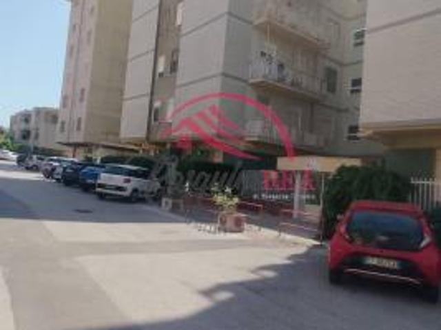 Ampio appartamento con tripla esposizione