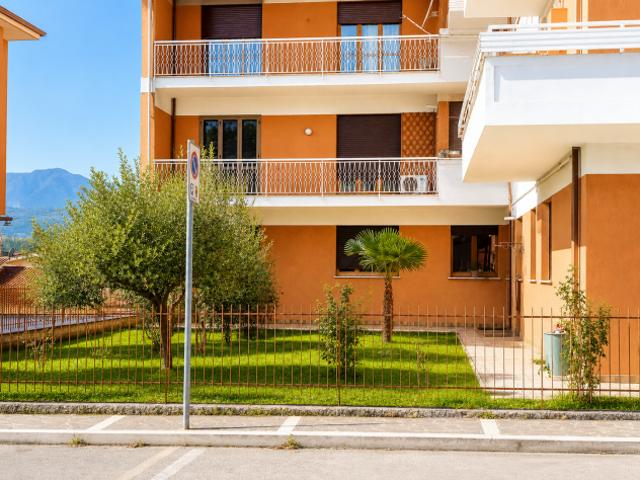 Ampio appartamento in ottimo stato con parcheggio privato– Pratola Serra AV
