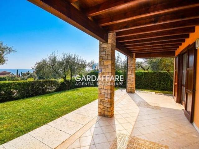 AMPIO APPARTAMENTO IN VILLA VISTA LAGO MAGNIFICA A MANERBA DEL GARDA