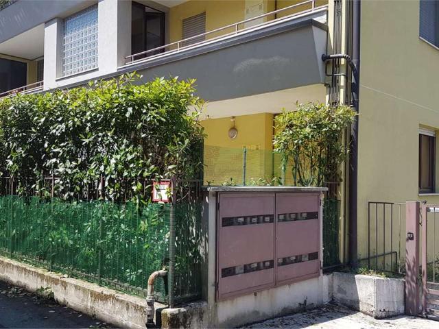 ampio bilocale con giardino privato