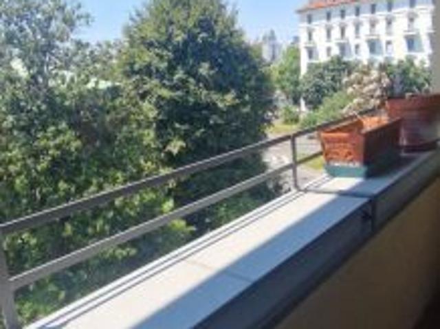 Ampio bilocale semi arredato con doppia esposizione zona Washington