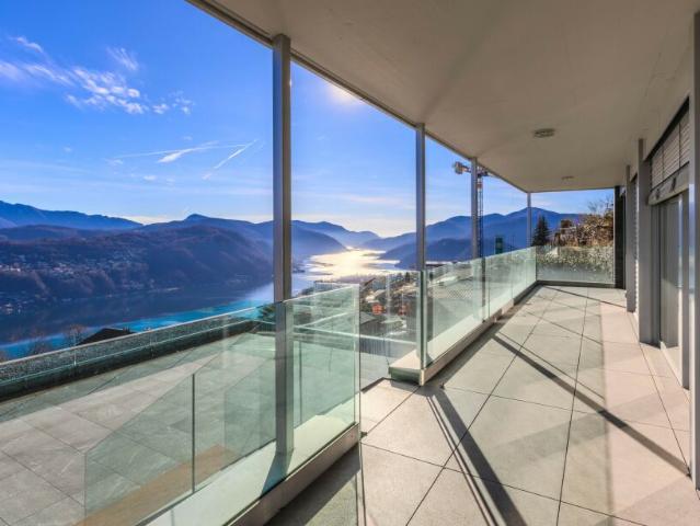 AMPIO E MODERNO 4.5 CON ENORME TERRAZZA VISTA LAGO A VERNATE