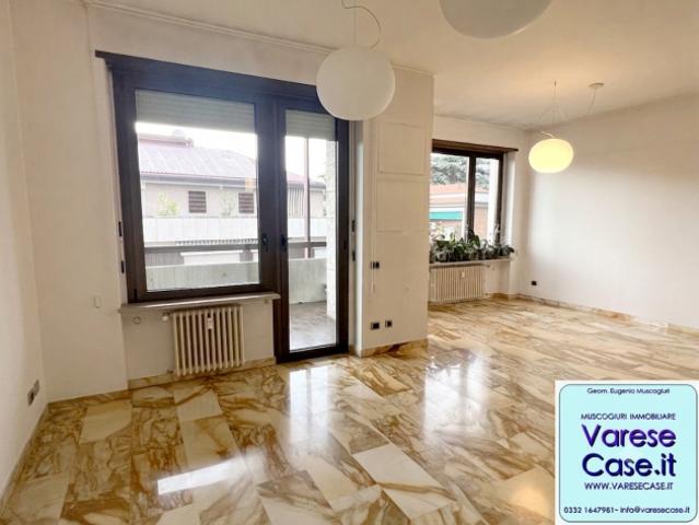 Ampio e luminoso TRILOCALE in vendita a BUSTO ARSIZIO