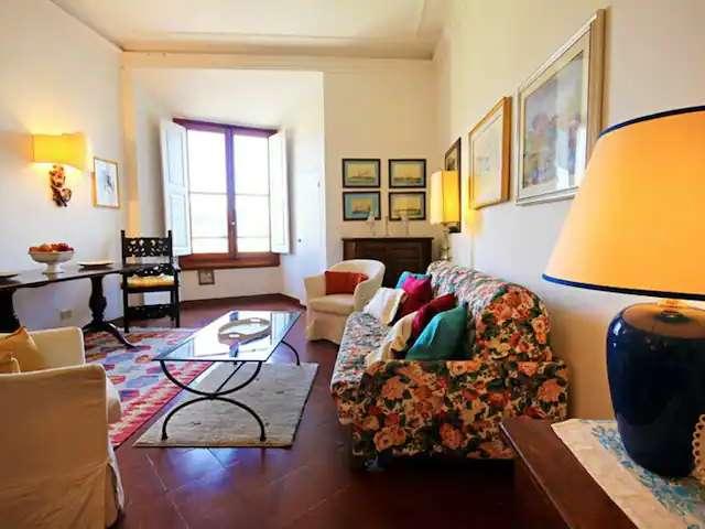 Ampio ed elegante appartamento situato a Firenze nella zona dell'Oltrarno