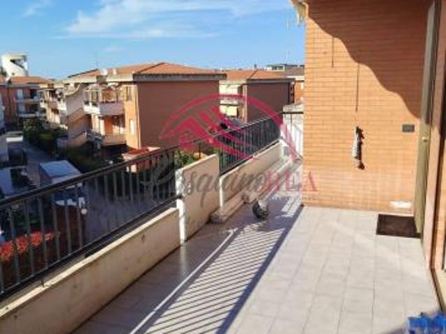 AMPIO LUMINOSO E CENTRALISSIMO APPARTAMENTO VISTA MARE
