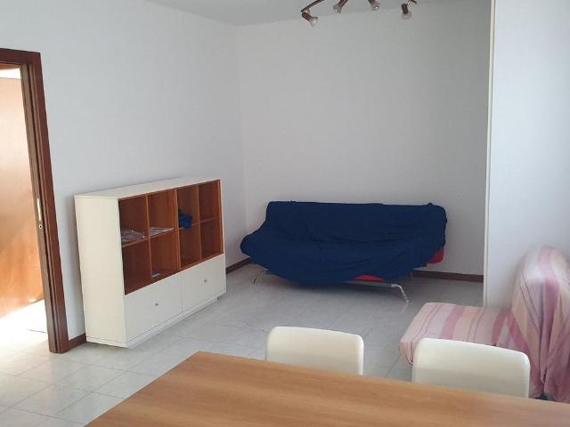 Ampio monolocale arredato
