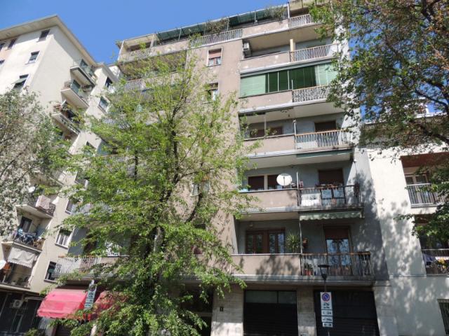 Ampio monolocale arredato