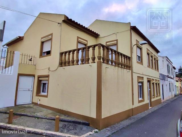 AMPLA MORADIA T5 para VENDA na cidade de Ponta Delgada So Sebasti.