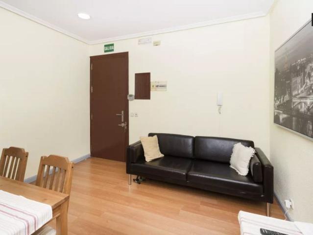 Ample room with built in wardrobe in 4 bedroom apartment, Salamanca