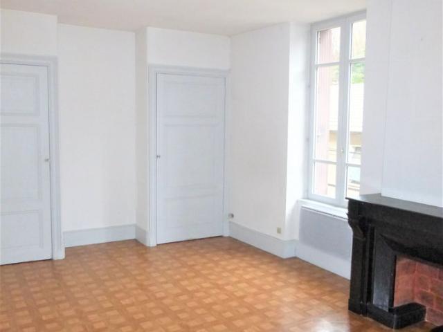 AMPLEPUIS T3 73.39 m²