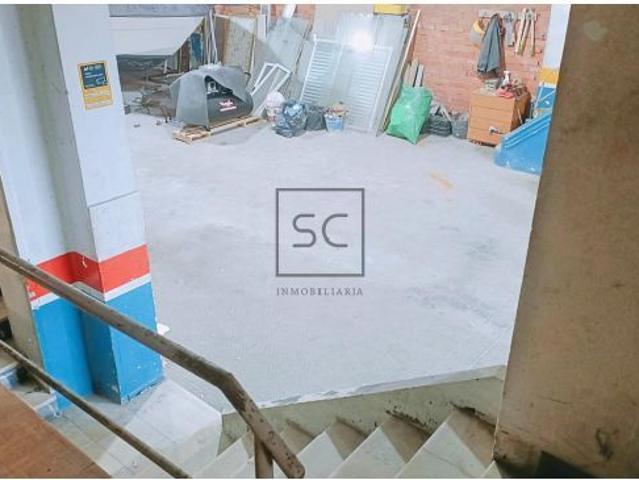 Amplio conjunto comercial, tres locales y nave en Canido, Ferrol