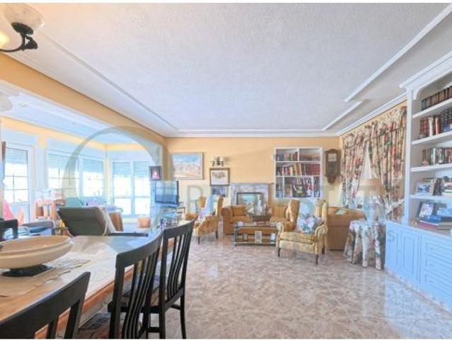 Amplio chalet con encanto en San Vicente del Raspeig – Un oasis privado rodeado de naturaleza