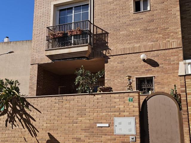 Amplio Chalet en Huercal de Almería con Piscina y Vistas