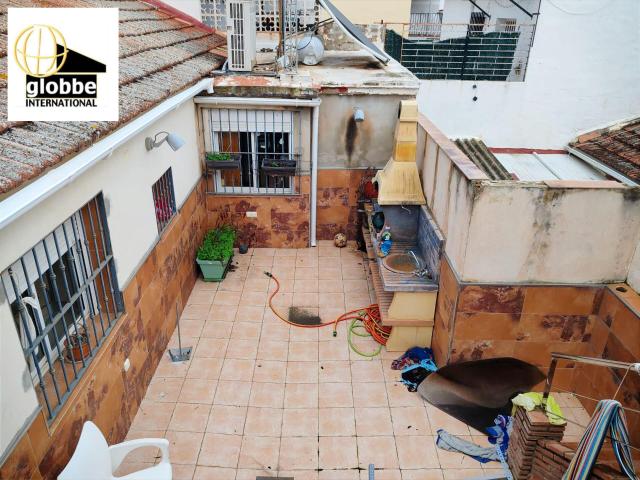 Amplio Chalet en Puerto de la Torre, Málaga Oportunidad para Reformar