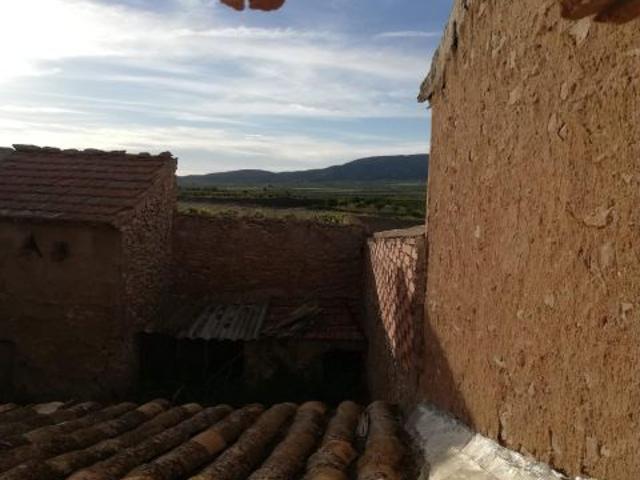 Amplio Chalet en Pinoso: ¡Tu Oportunidad de Inversión! ?✨