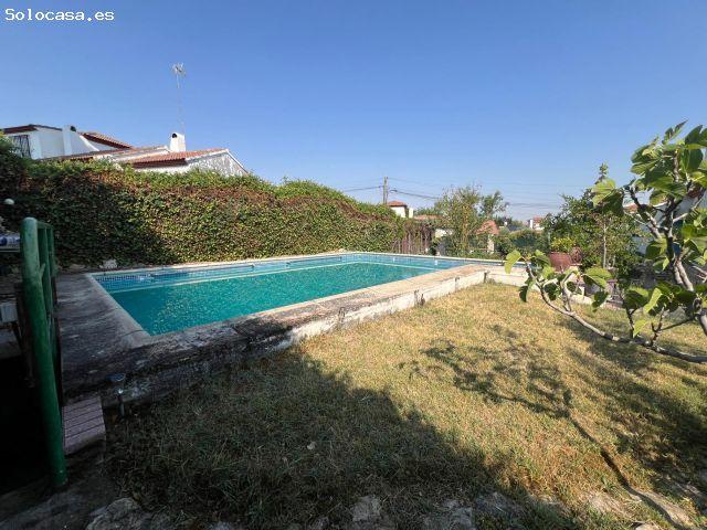 Amplio chalet independiente con jardín y piscina