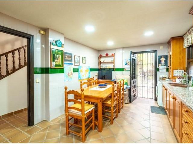 Amplio chalet independiente con piscina privada, jardín en MUTXAMEL