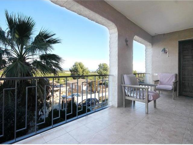 AMPLIO CHALET INDEPENDIENTE EN VENTA EN SIERRA PERENCHIZA