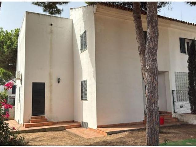 Amplio Chalet Pareado Coto La Campa