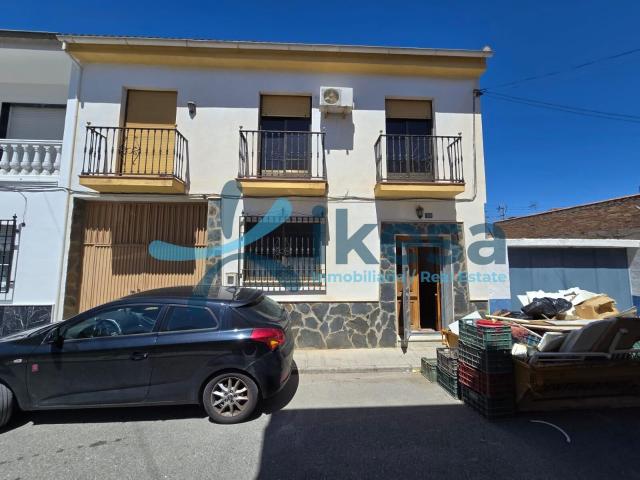 Amplio Adosado en Fuente Vaqueros Ideal para Familias