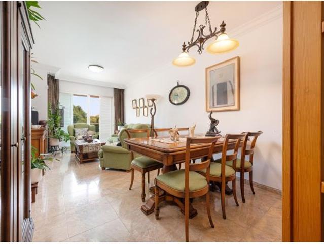Amplio apartamento con balcón en la ciudad de Alcudia